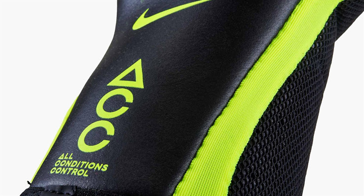 black-volt-strapless-nike-vapor-touch-elite-goalkeeper-gloves (8).jpg