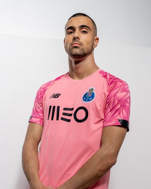 Terceira-camisa-do-FC-Porto-2020-2021-New-Balance-Goleiro-3-585x731.jpg