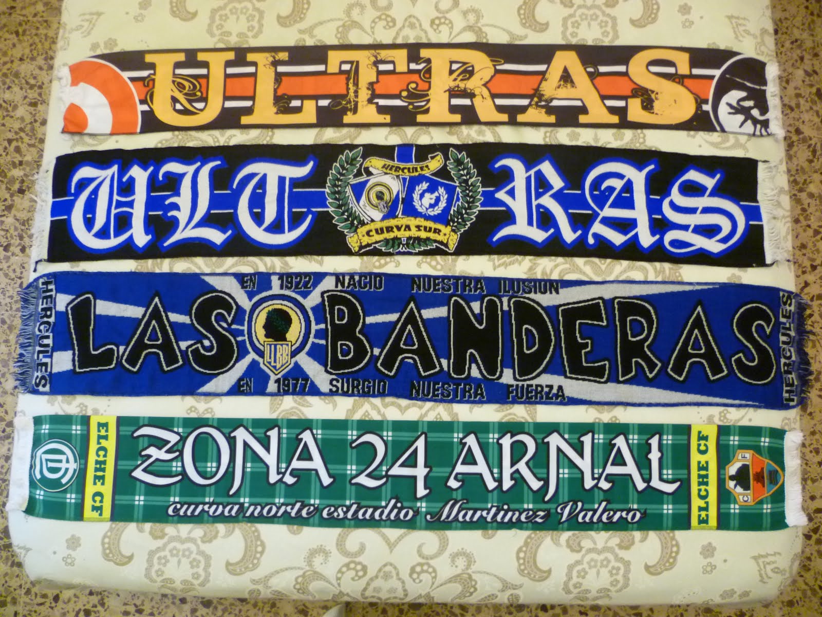 Ultras Murcia, Curva Sur, Las banderas y Zona 24 Arnal.JPG